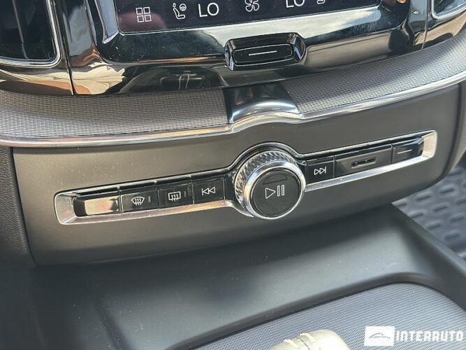 volvo XC 60 2021