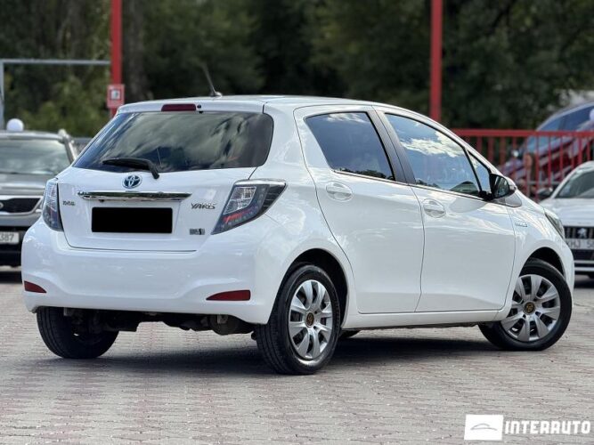 Toyota Yaris 30 toyota Yaris 2013