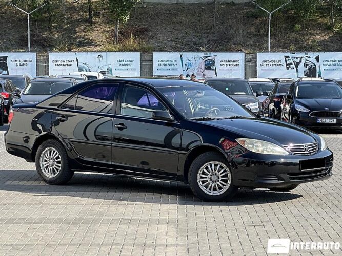 Toyota Camry 2005 doar la InterAuto
