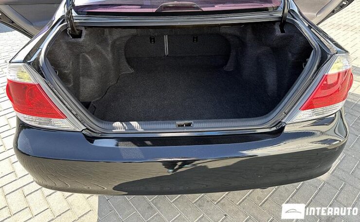 Toyota Camry 2005 doar la InterAuto