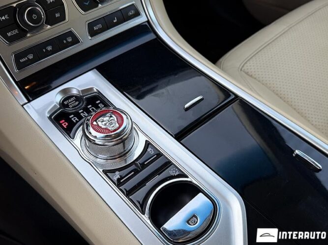 Jaguar XF 44 jaguar XF 2013