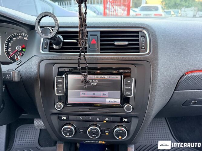 Volkswagen Jetta 38 volkswagen Jetta 2013