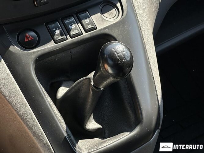 nissan NV200 2011