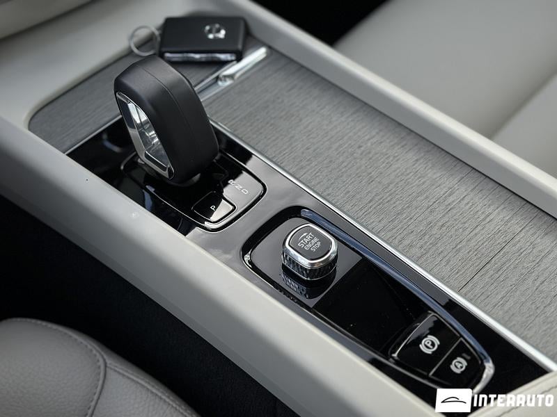 volvo XC 60 2023