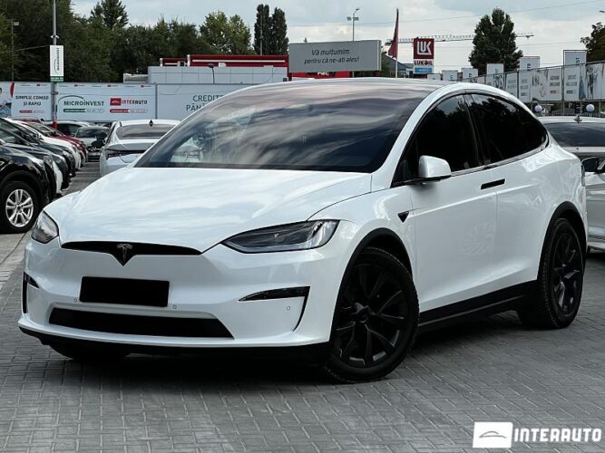 Tesla Model X 2022 doar la InterAuto