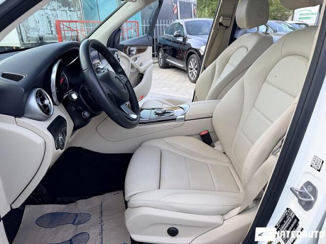Mercedes GLC 350e 36 mercedes GLC 350e 2018