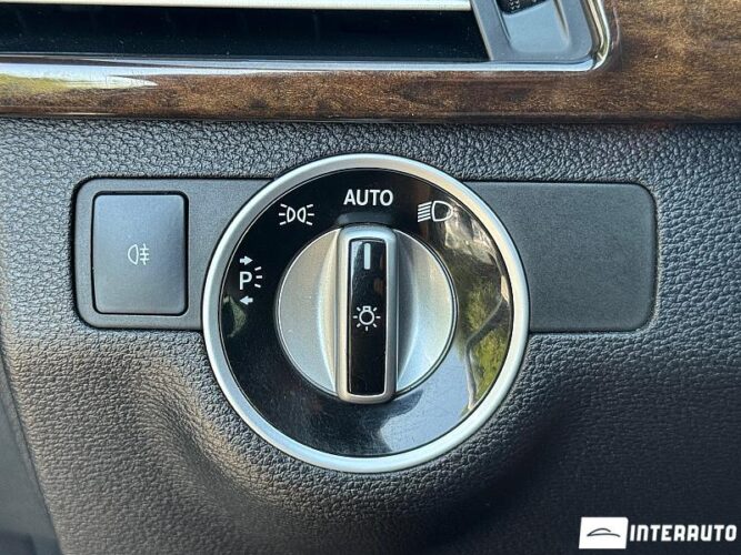 Mercedes E 220 37 mercedes E 220 2012