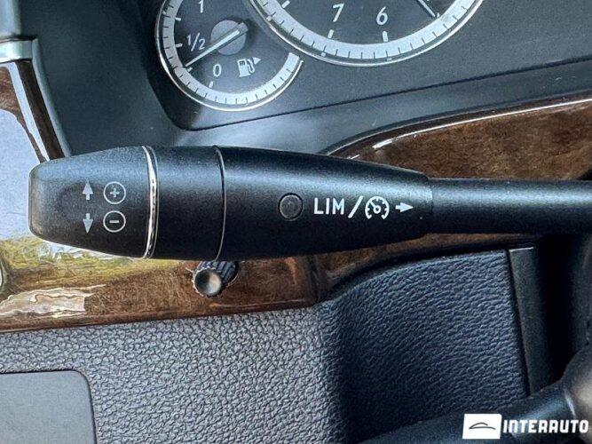 Mercedes E 220 36 mercedes E 220 2012