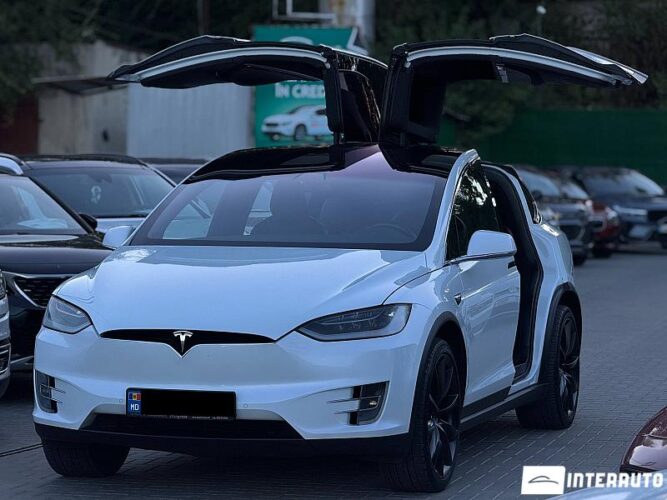 Tesla Model X 2017 doar la InterAuto