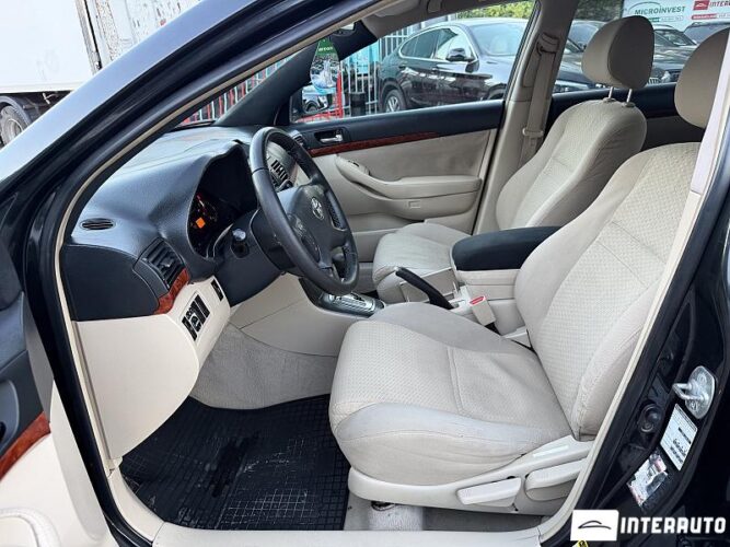 toyota Avensis 2004