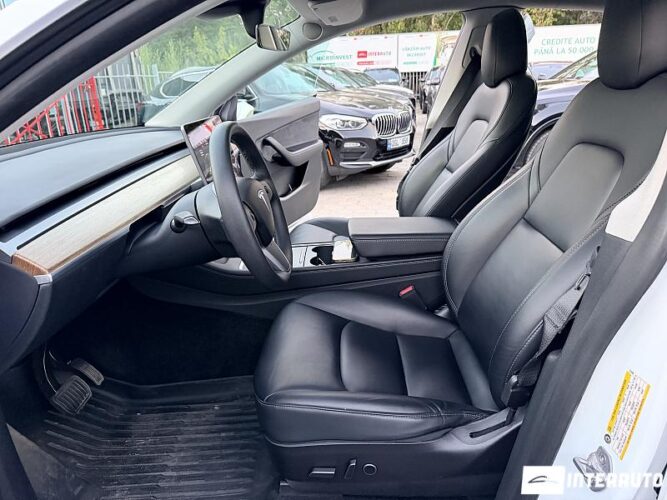 Tesla Model Y 31 tesla Model Y 2021