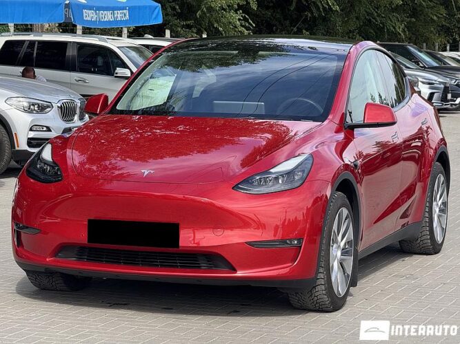 Tesla Model Y 2021 doar la InterAuto