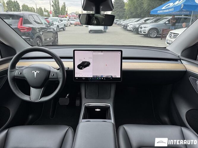 Tesla Model Y 39 tesla Model Y 2021